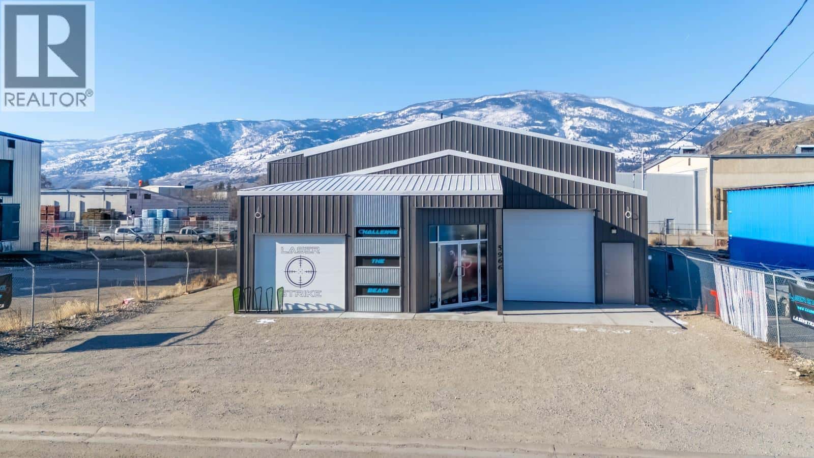 Oliver — Oliver - Photo 2 of 14