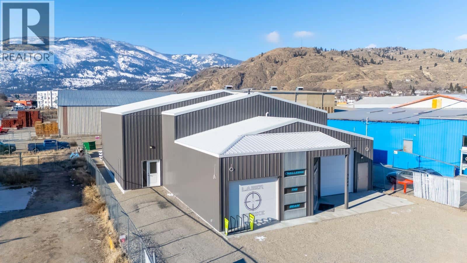 Oliver — Oliver - Photo 3 of 14