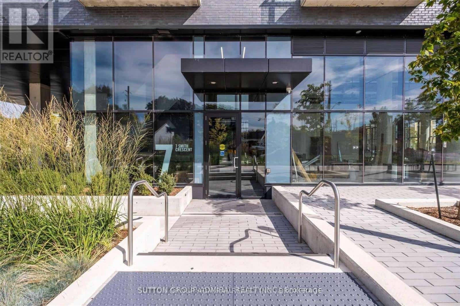 404 - 7 SMITH CRESCENT — Toronto (Stonegate-Queensway), Ontario - Photo 4 of 36