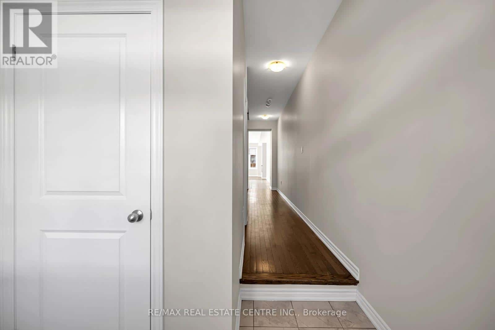 11 DONALD FICHT CRESCENT — Brampton (Northwest Brampton), Ontario - Photo 4 of 49