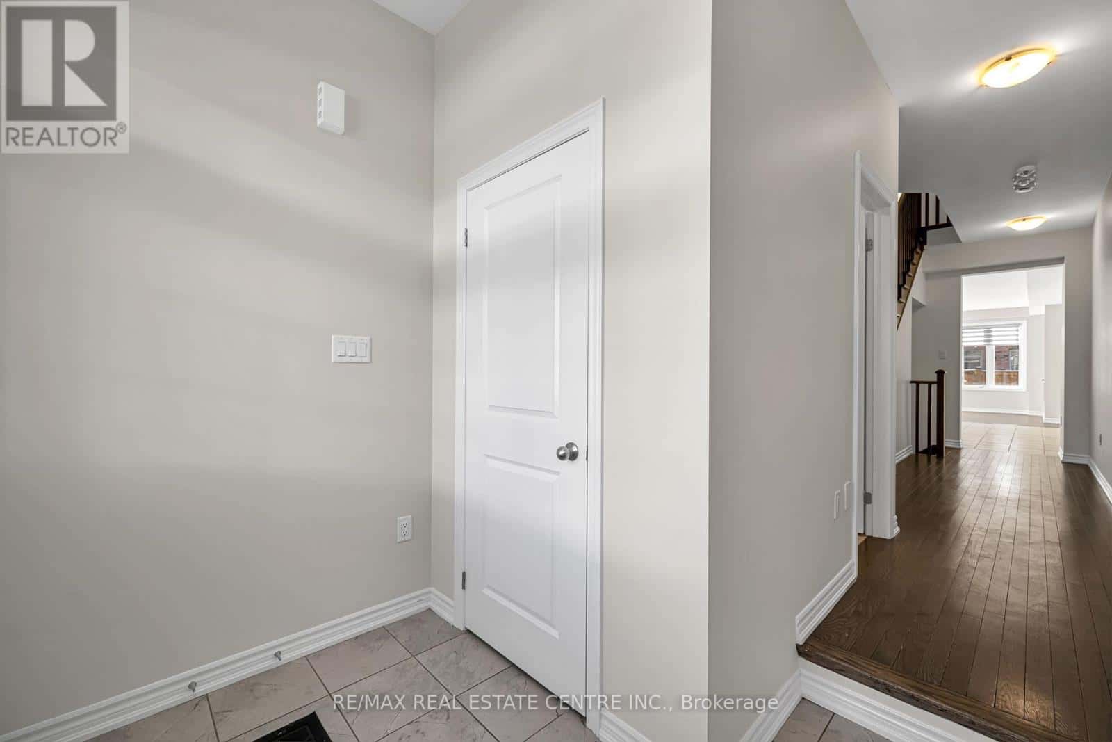 11 DONALD FICHT CRESCENT — Brampton (Northwest Brampton), Ontario - Photo 5 of 49