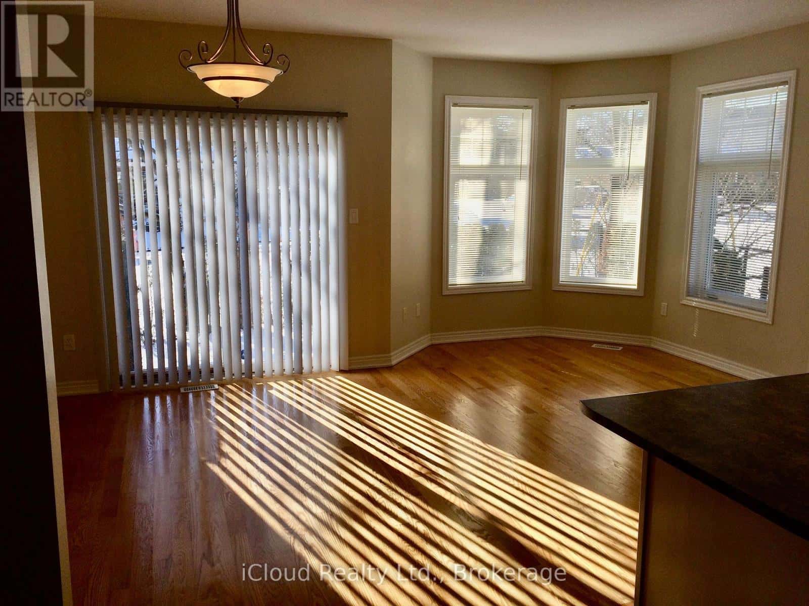 Mississauga (Port Credit) — Mississauga (Port Credit) - Photo 3 of 11