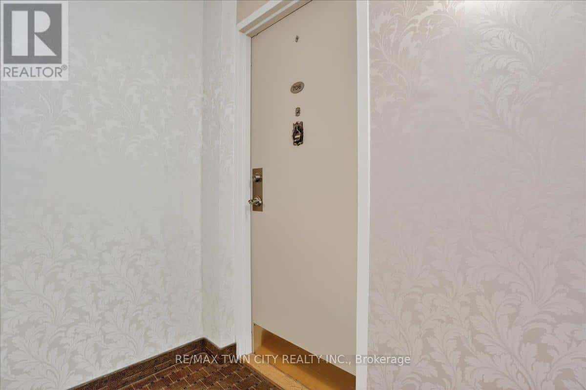 706 - 19 WOODLAWN ROAD E — Guelph (Riverside Park), Ontario - Photo 2 of 50