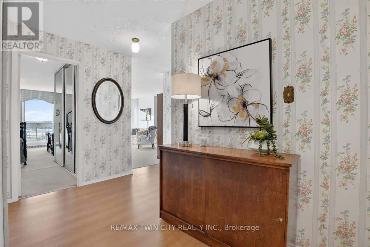 706 - 19 WOODLAWN ROAD E — Guelph (Riverside Park), Ontario - Photo 4 of 50