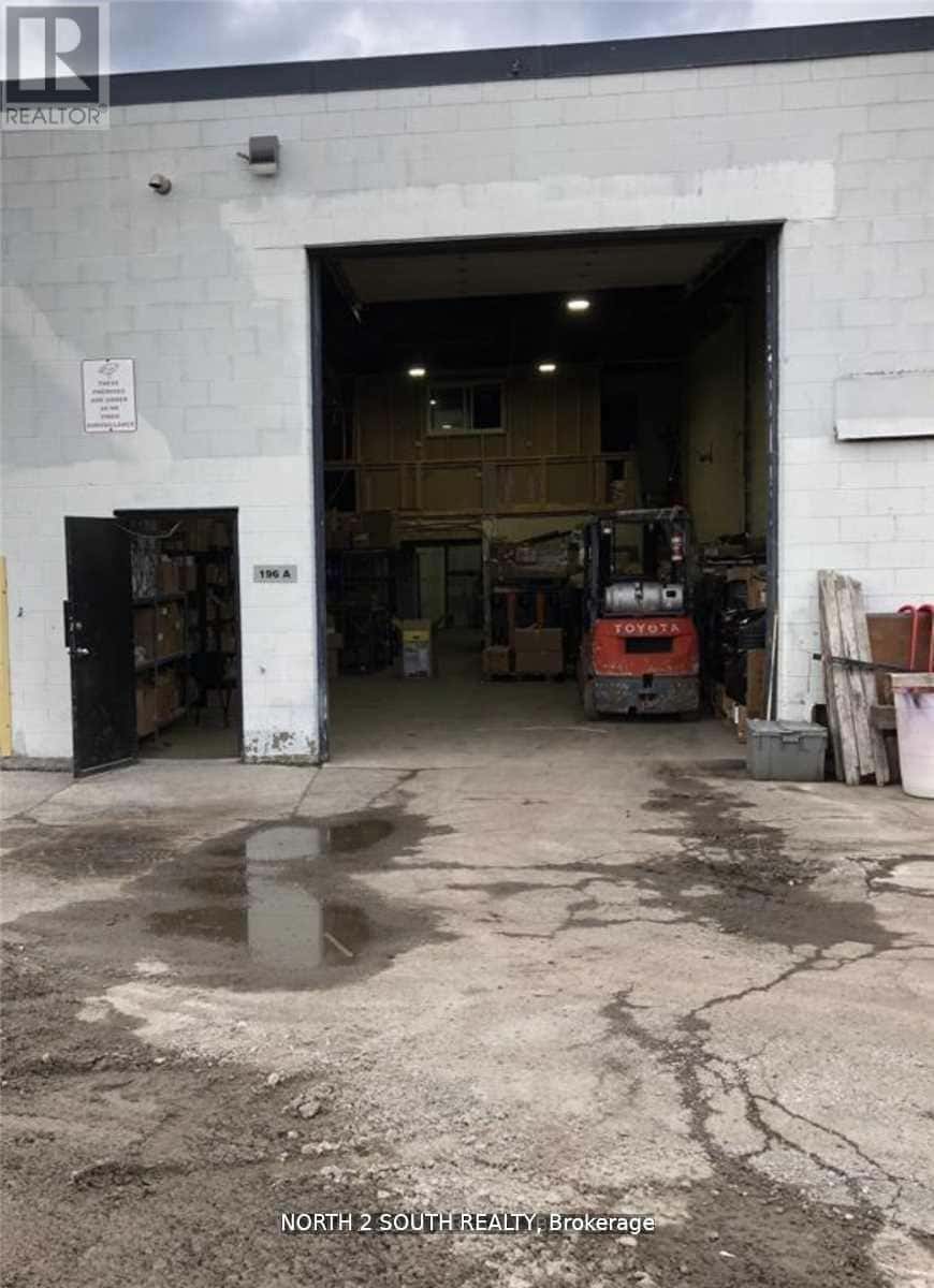 196C - 200 ARVIN AVENUE — Hamilton (Stoney Creek) - Photo 2 of 8