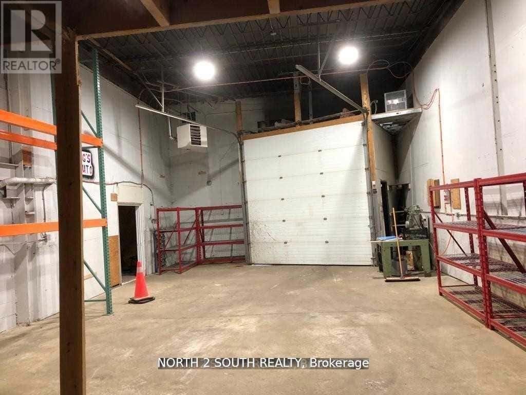 196C - 200 ARVIN AVENUE — Hamilton (Stoney Creek) - Photo 3 of 8