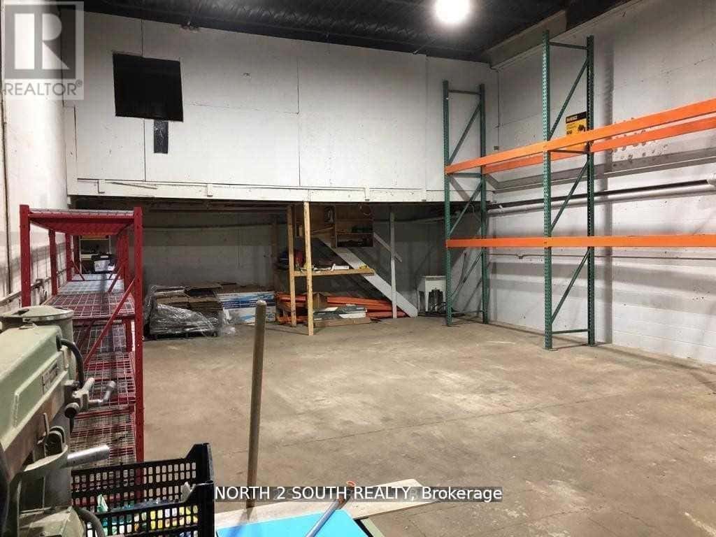 196C - 200 ARVIN AVENUE — Hamilton (Stoney Creek) - Photo 4 of 8