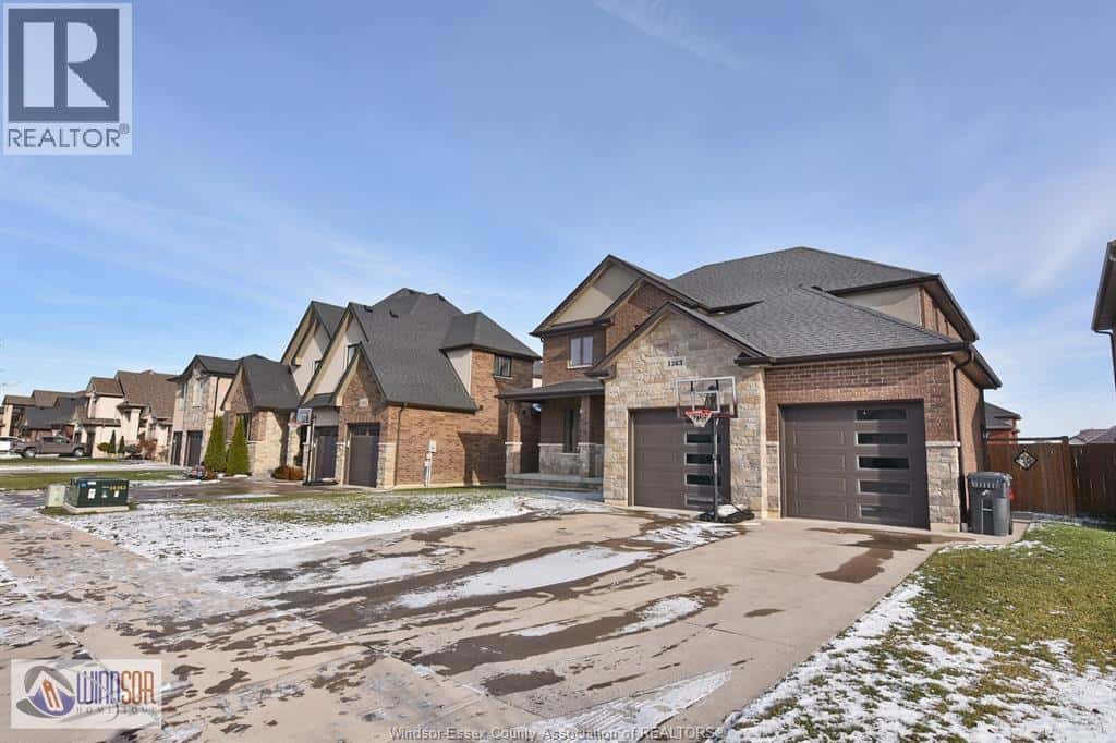 1363 PASCAL AVENUE — Lakeshore, Ontario - Photo 3 of 45