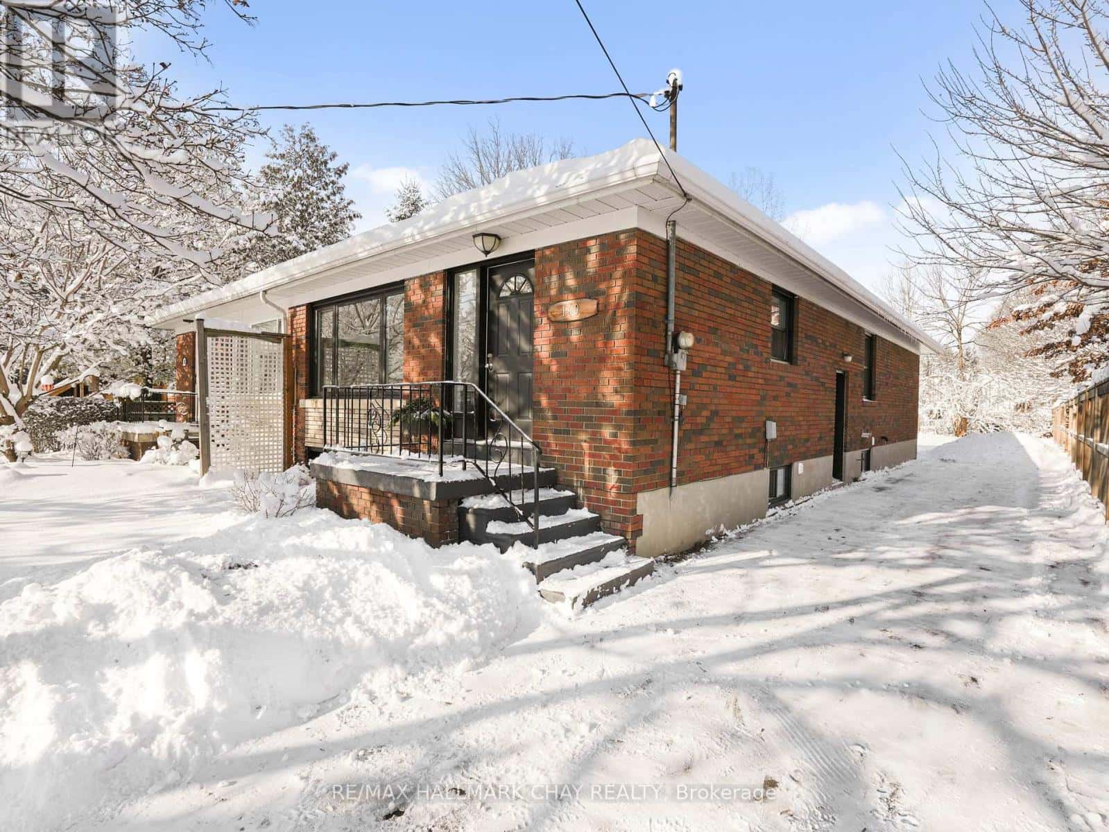 160 NELSON STREET E — New Tecumseth (Alliston), Ontario - Photo 2 of 38