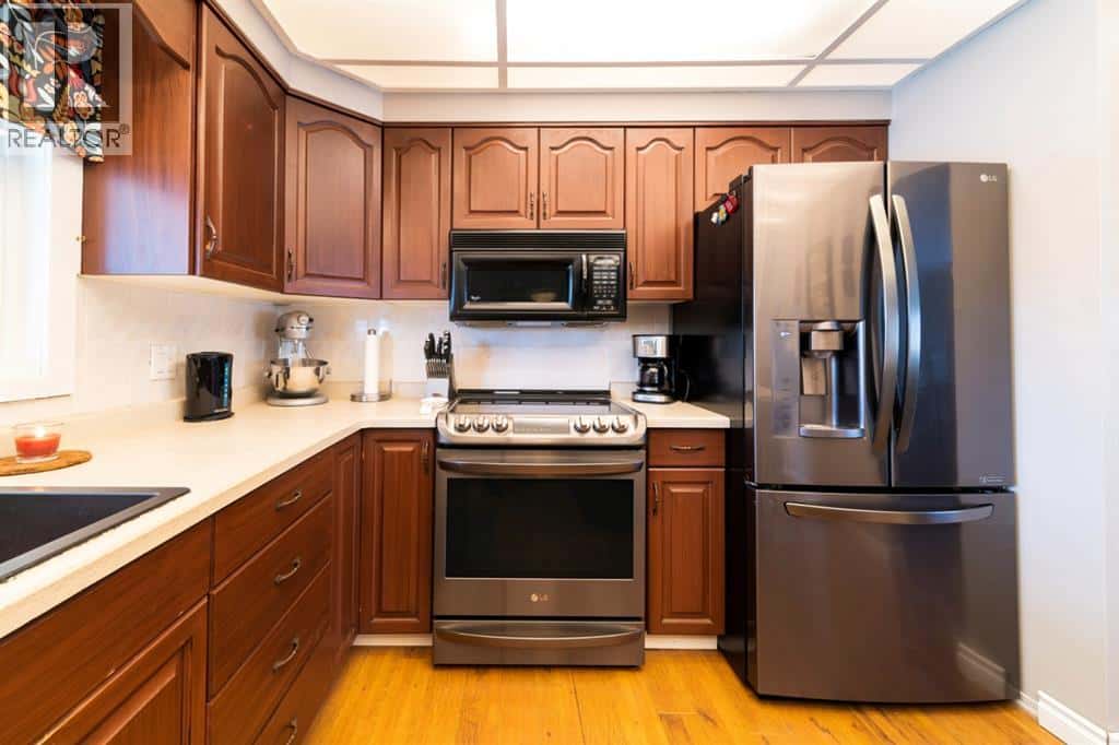 517 2 StreetCrescent — Wainwright, Alberta - Photo 5 of 37