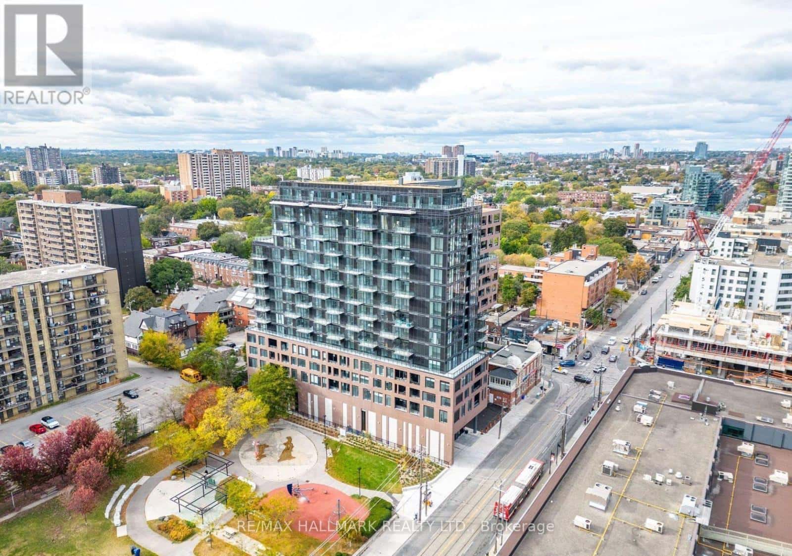 402 - 270 DUFFERIN STREET — Toronto (South Parkdale), Ontario - Photo 2 of 26