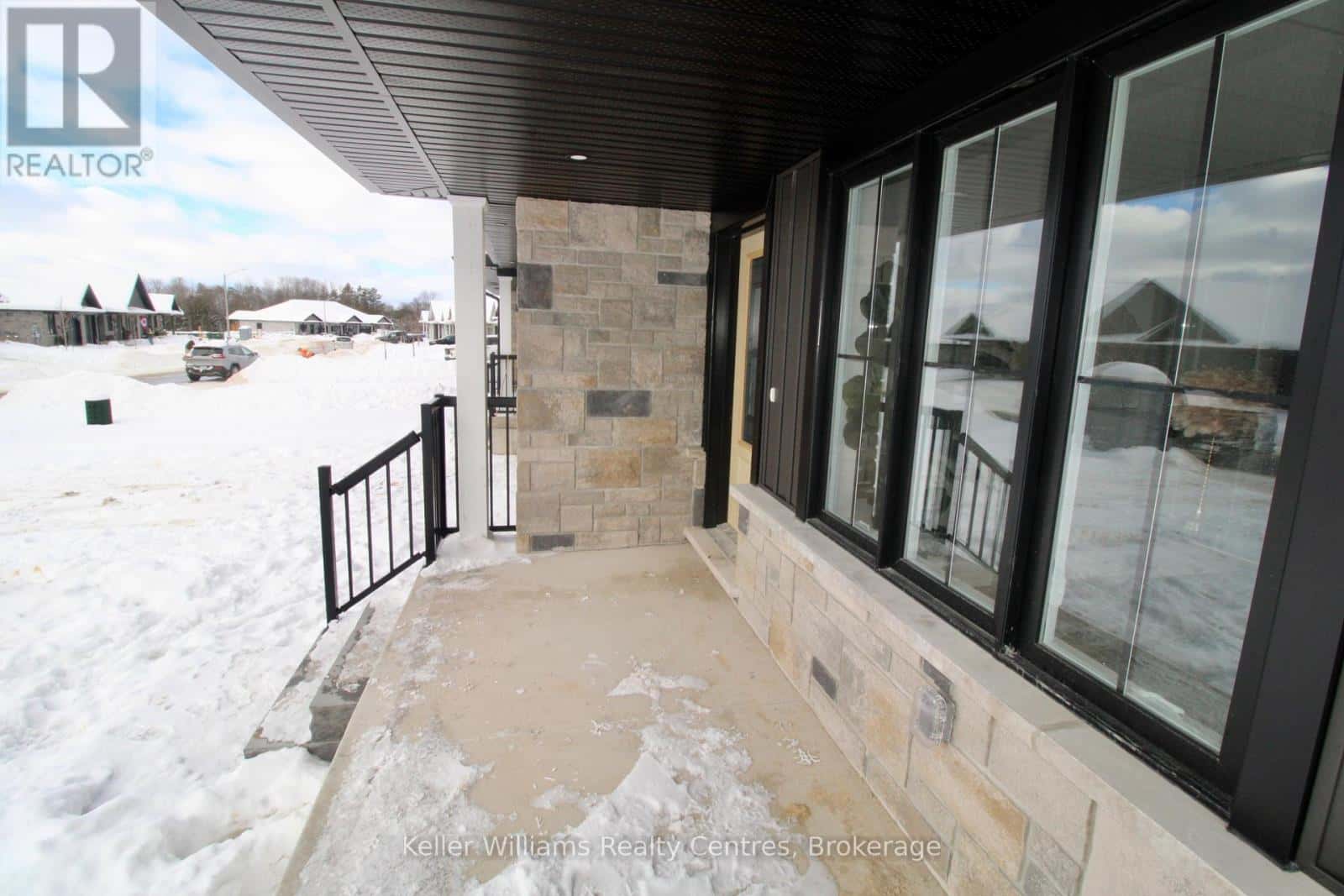 772 18TH STREET — Hanover, Ontario - Photo 2 of 34