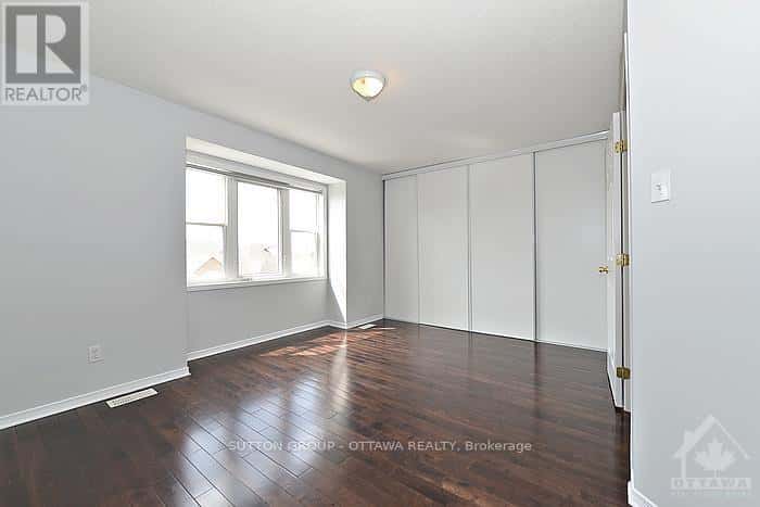 Ottawa — Ottawa - Photo 2 of 18