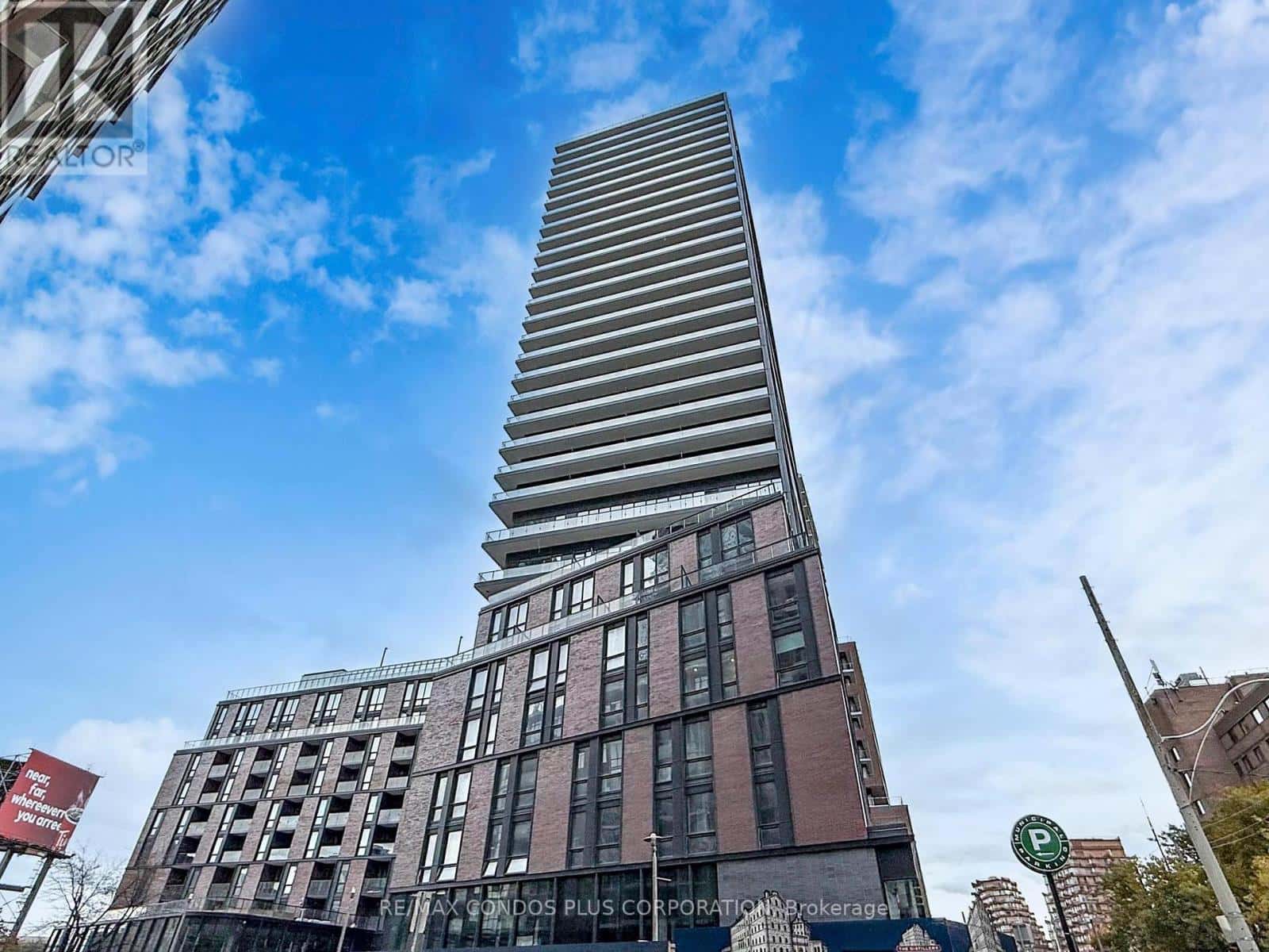 Toronto (Waterfront Communities) — Toronto (Waterfront Communities) - Photo 2 of 30