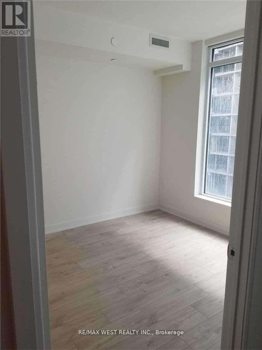 Toronto (Waterfront Communities) — Toronto (Waterfront Communities) - Photo 4 of 10