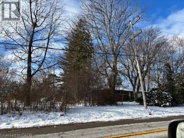 1084 FIDDLERS GREEN Road — Ancaster, Ontario - Photo 3 of 4