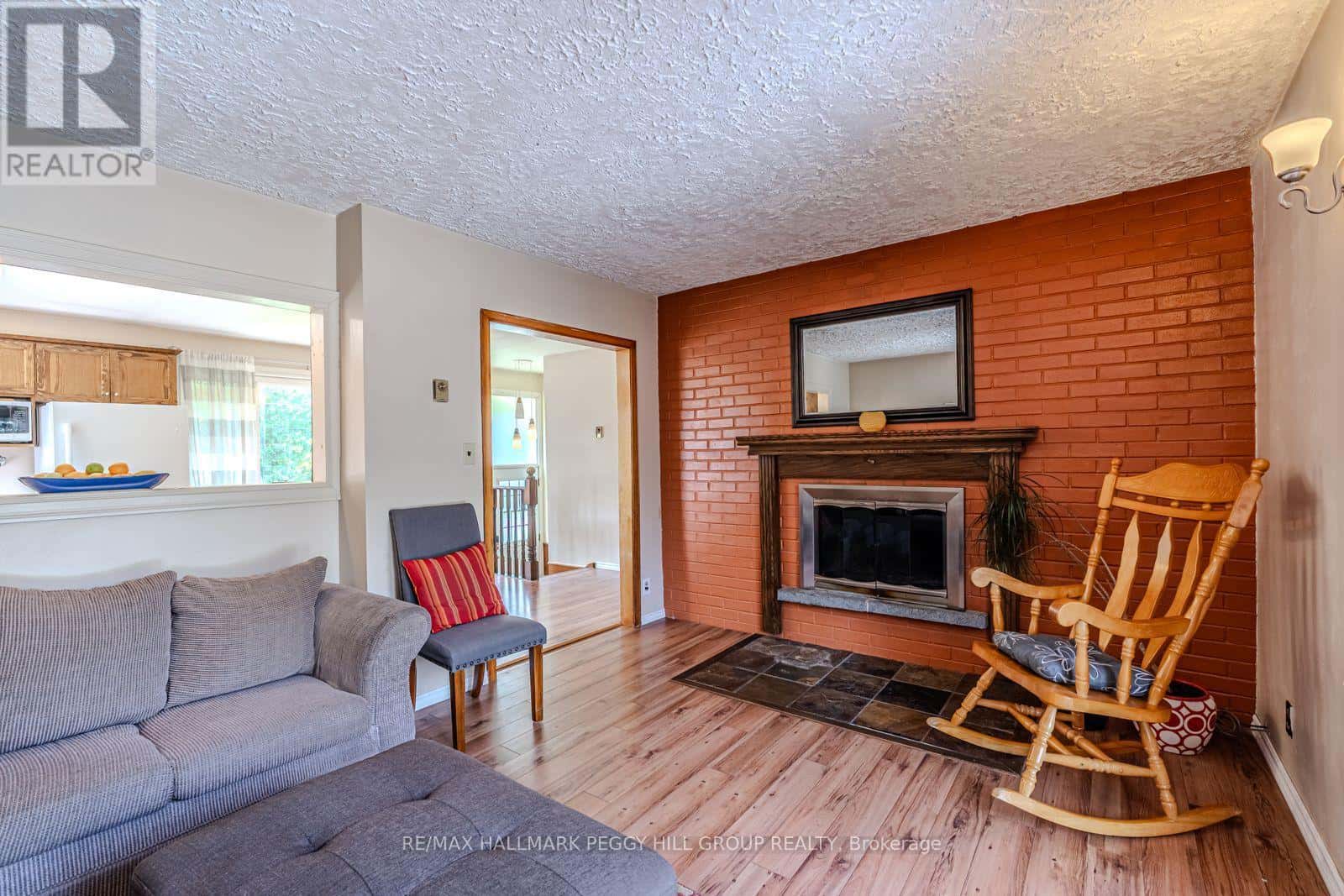 250 SUNNYBRAE AVENUE — Innisfil (Stroud), Ontario - Photo 2 of 19