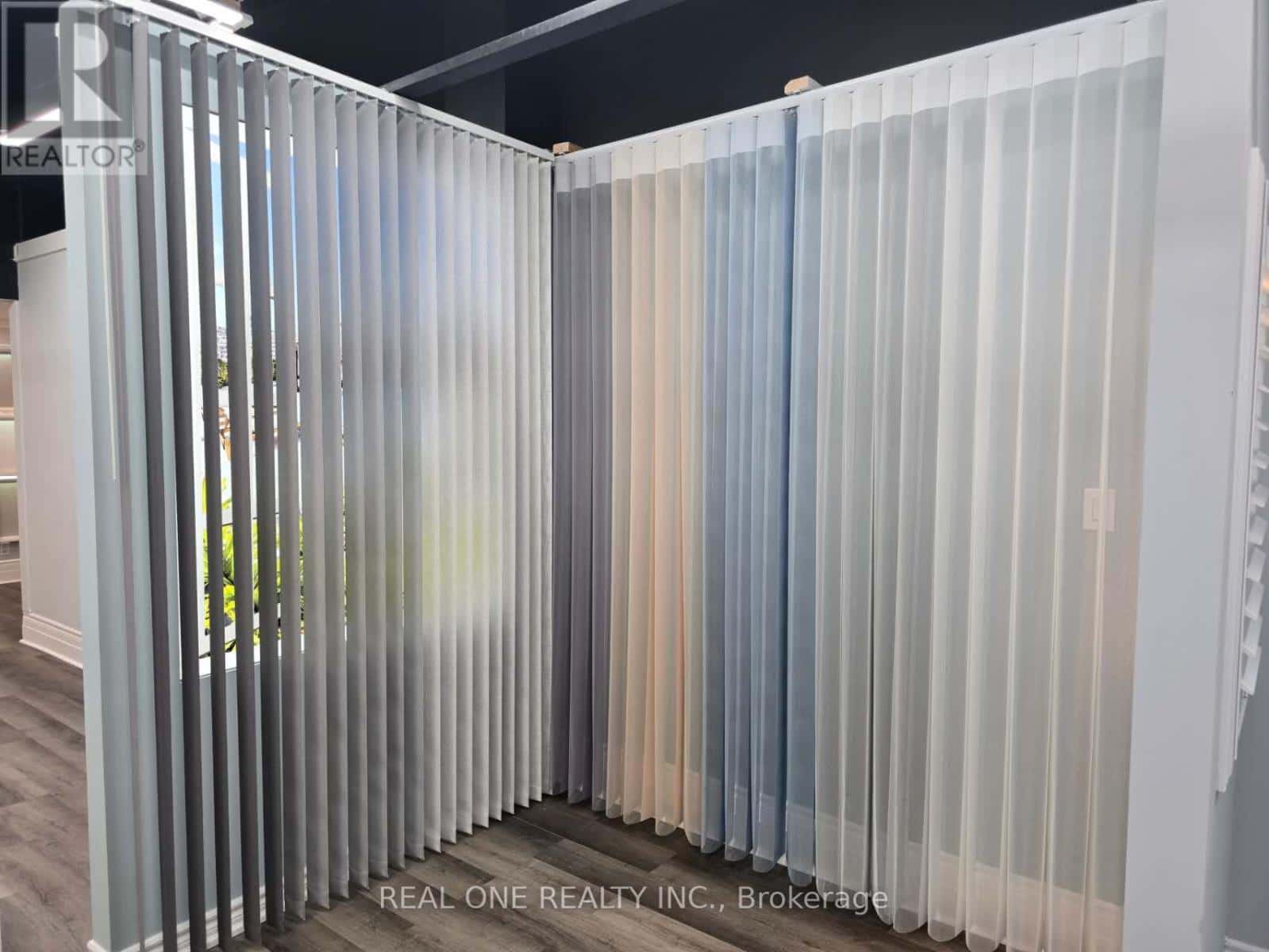 Oakville (QE Queen Elizabeth) — Oakville (QE Queen Elizabeth) - Photo 3 of 9