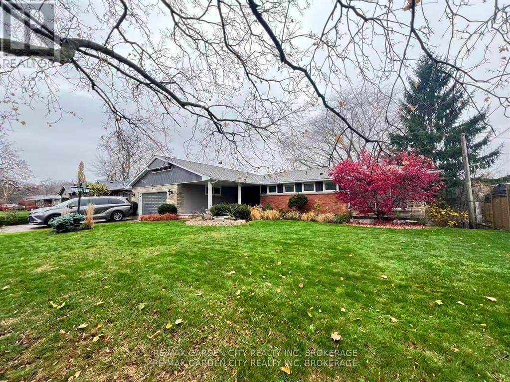 28 MARSDALE DRIVE — St. Catharines (Glendale/Glenridge), Ontario - Main photo