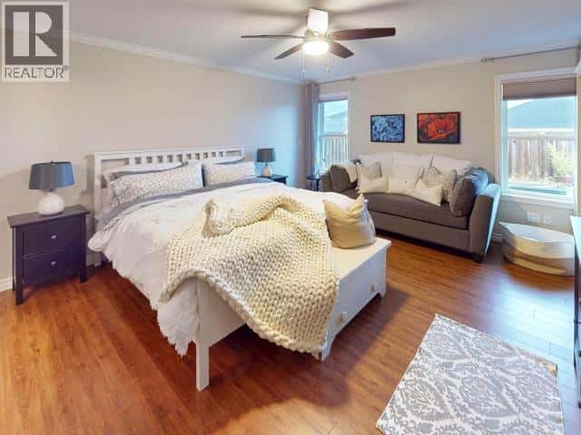 7365 GLACIER STREET — Powell River, British Columbia - Photo 4 of 35