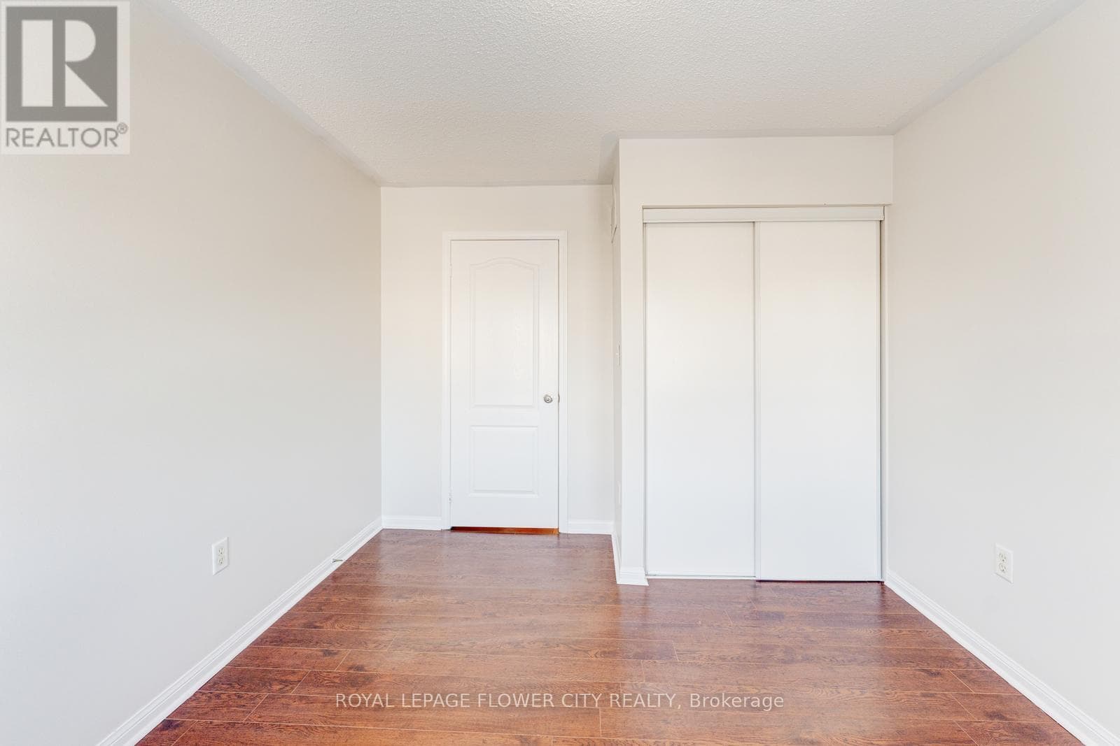 80 DWYER DRIVE — Brampton (Gore Industrial North) - Main photo