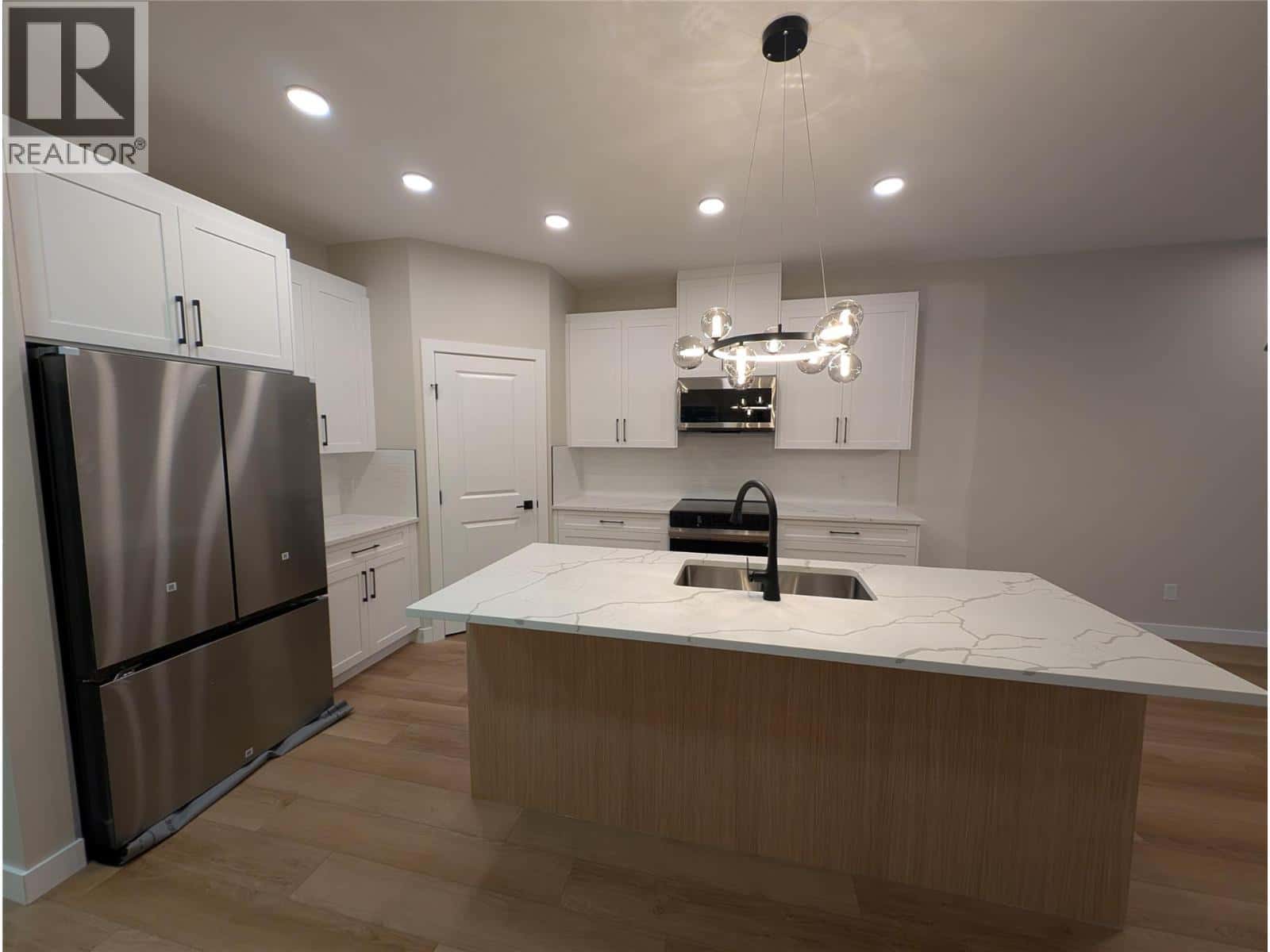 7114 Morgan Lane — Radium Hot Springs, British Columbia - Photo 4 of 41