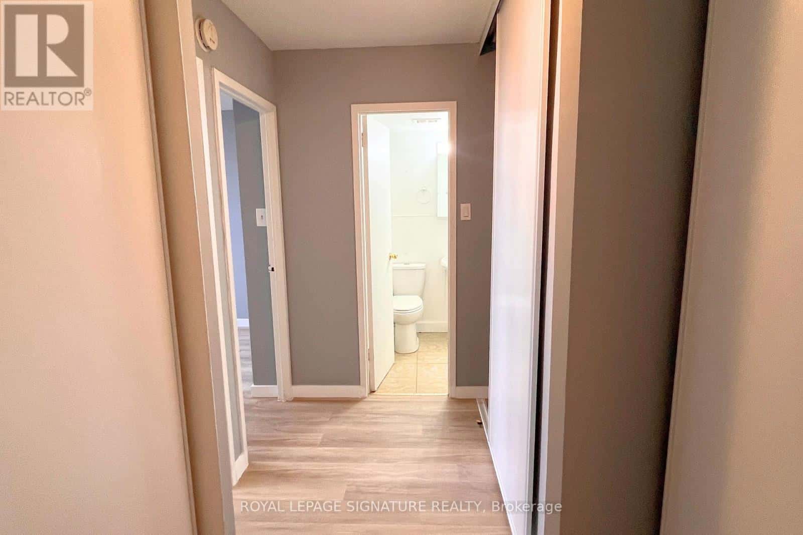 Toronto (Yorkdale-Glen Park) — Toronto (Yorkdale-Glen Park) - Photo 2 of 11