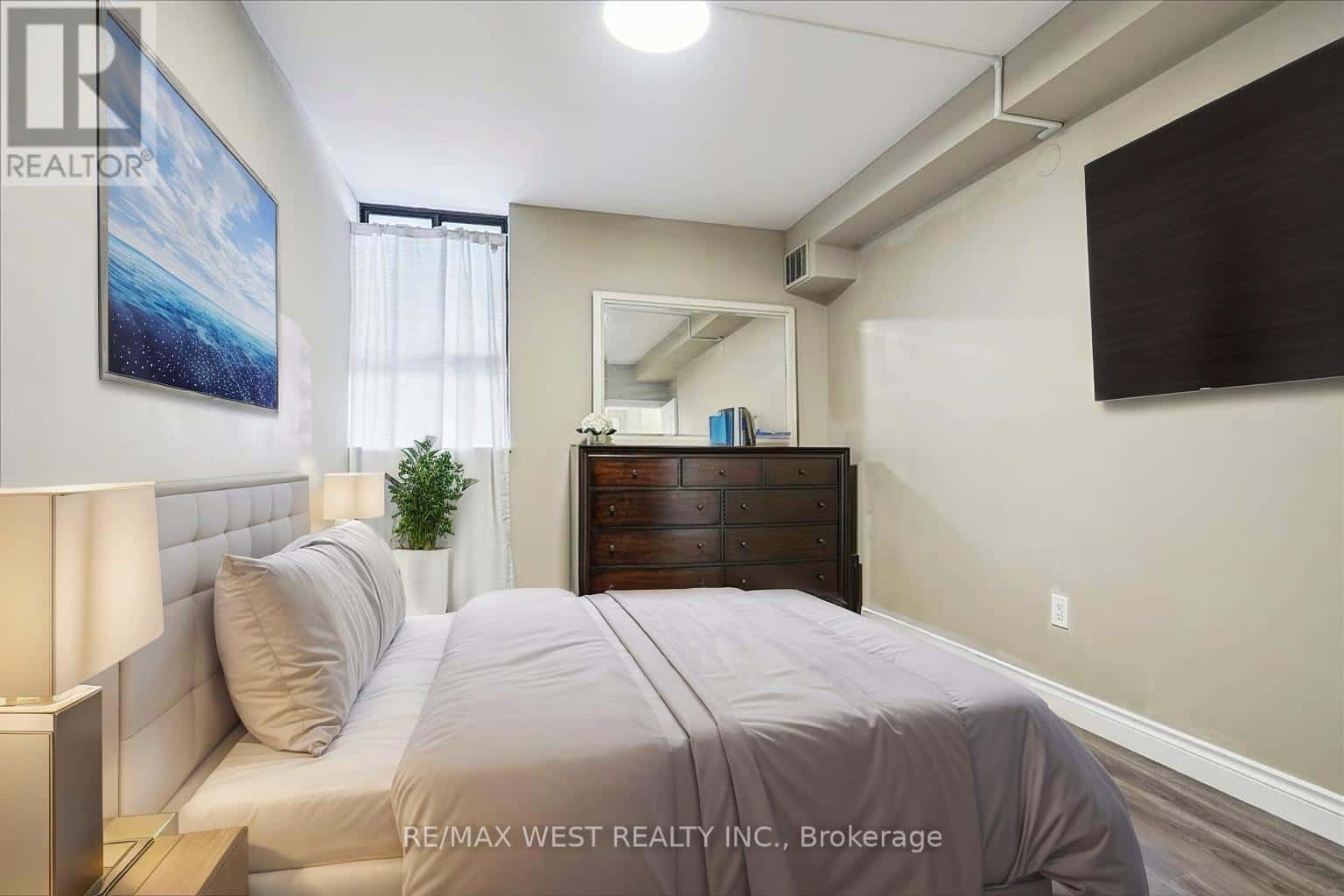 103 - 4 LISA STREET — Brampton (Queen Street Corridor), Ontario - Photo 5 of 10