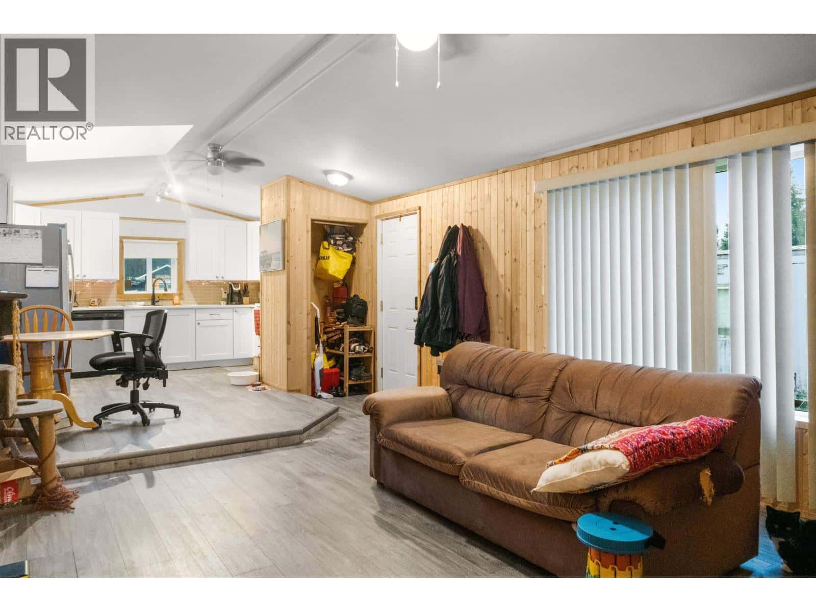 48 584 COLUMBIA AVENUE — Kitimat, British Columbia - Photo 3 of 15