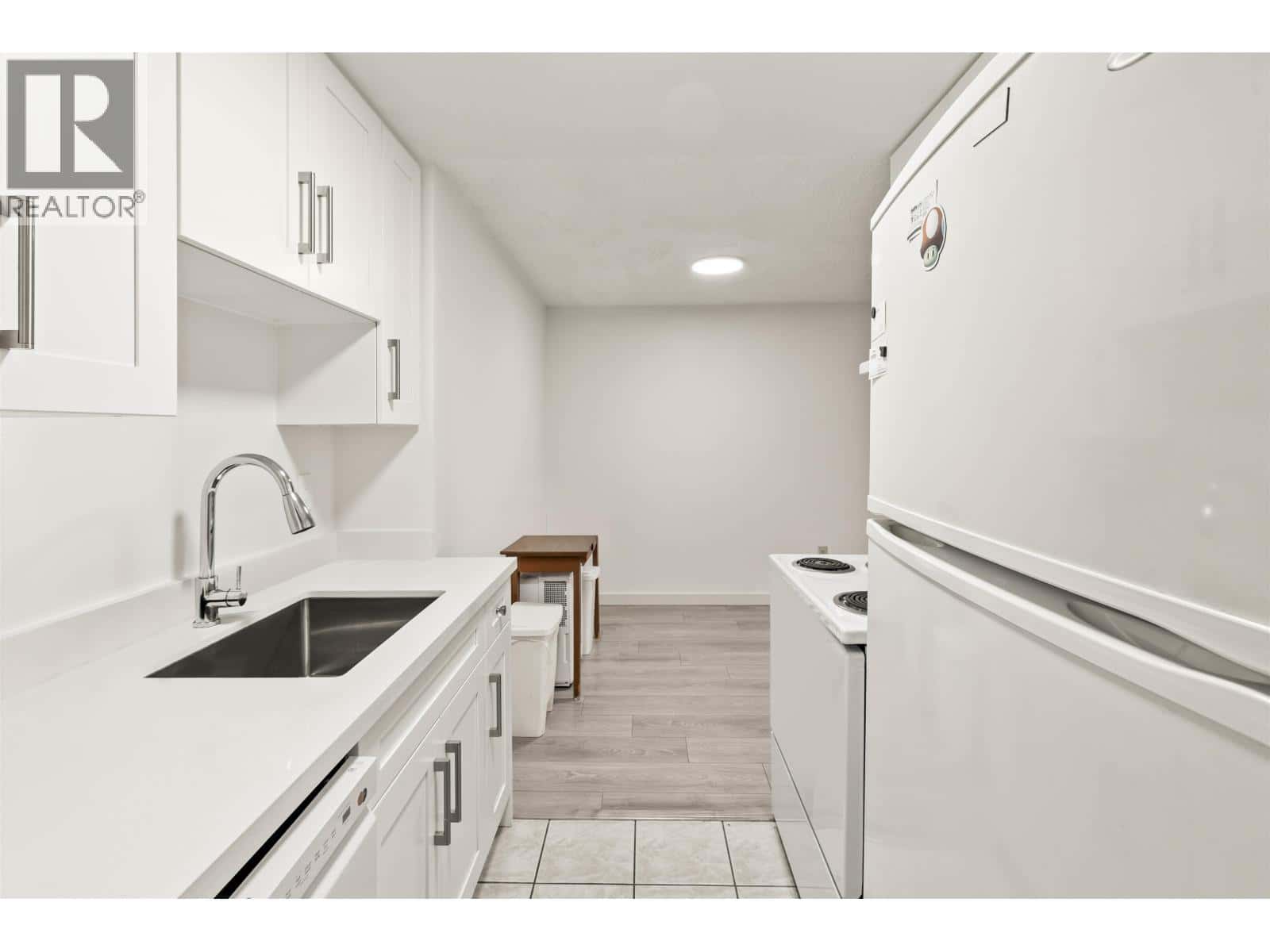 162 7293 MOFFATT ROAD — Richmond, British Columbia - Photo 2 of 25