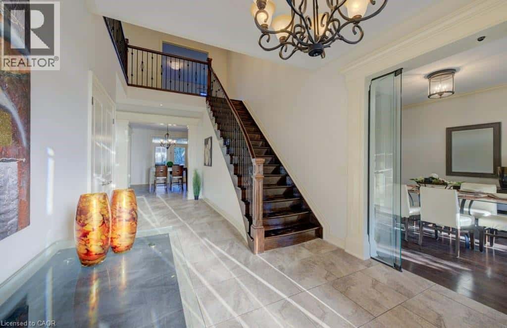 6379 CHRISTOPHER Crescent — Niagara Falls, Ontario - Photo 4 of 50