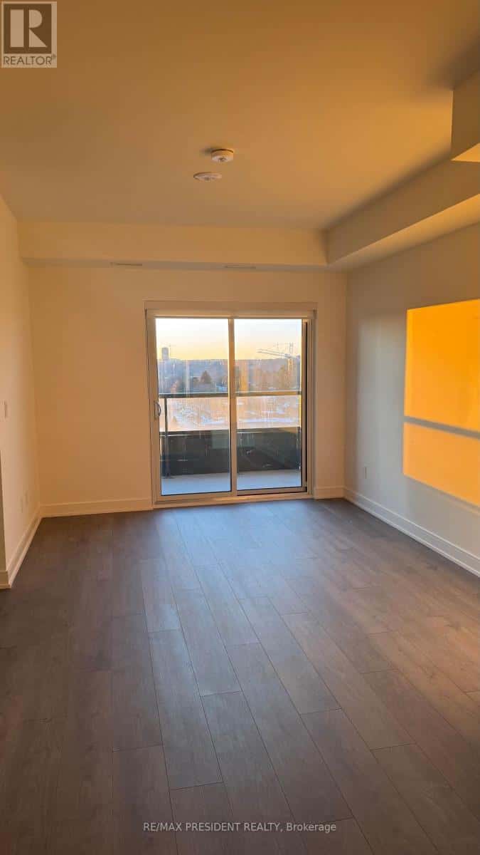 Newmarket (Huron Heights-Leslie Valley) — Newmarket (Huron Heights-Leslie Valley) - Photo 4 of 7