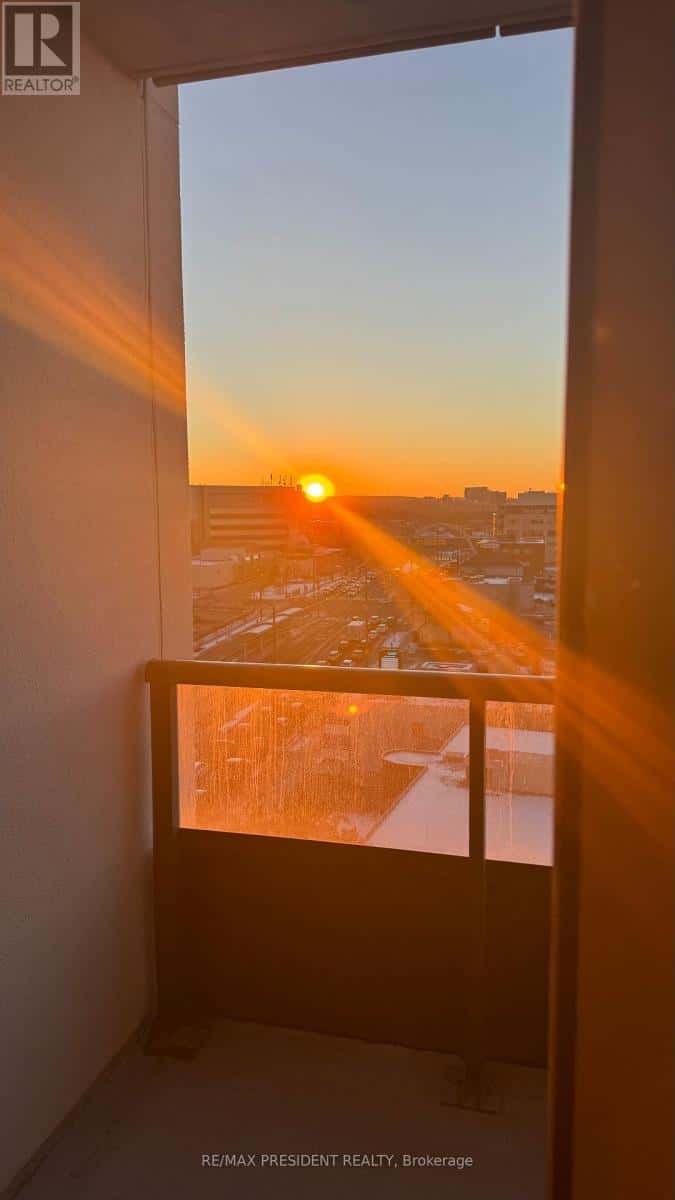 Newmarket (Huron Heights-Leslie Valley) — Newmarket (Huron Heights-Leslie Valley) - Photo 5 of 7