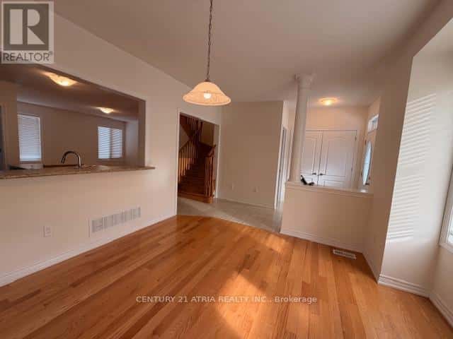 Markham (Cornell) — Markham (Cornell) - Photo 5 of 22