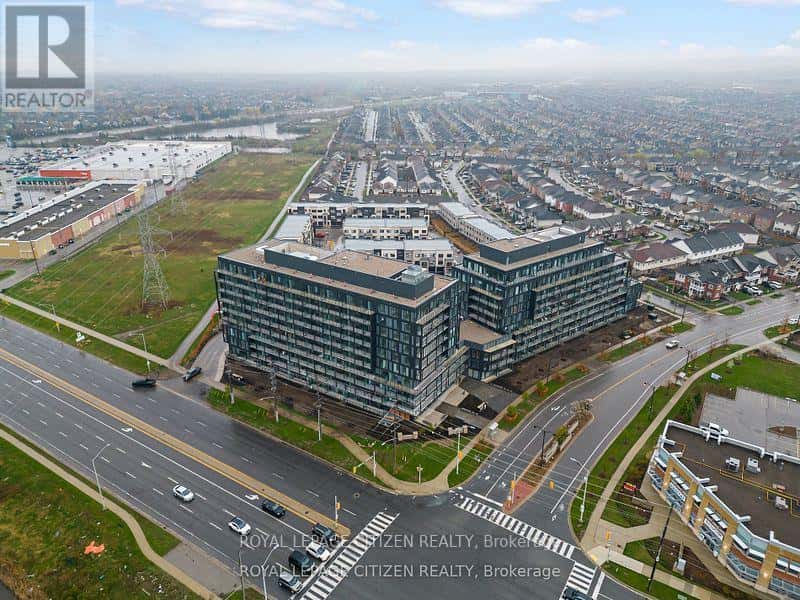 B418 - 3200 DAKOTA COMMON — Burlington (Alton) - Photo 3 of 21