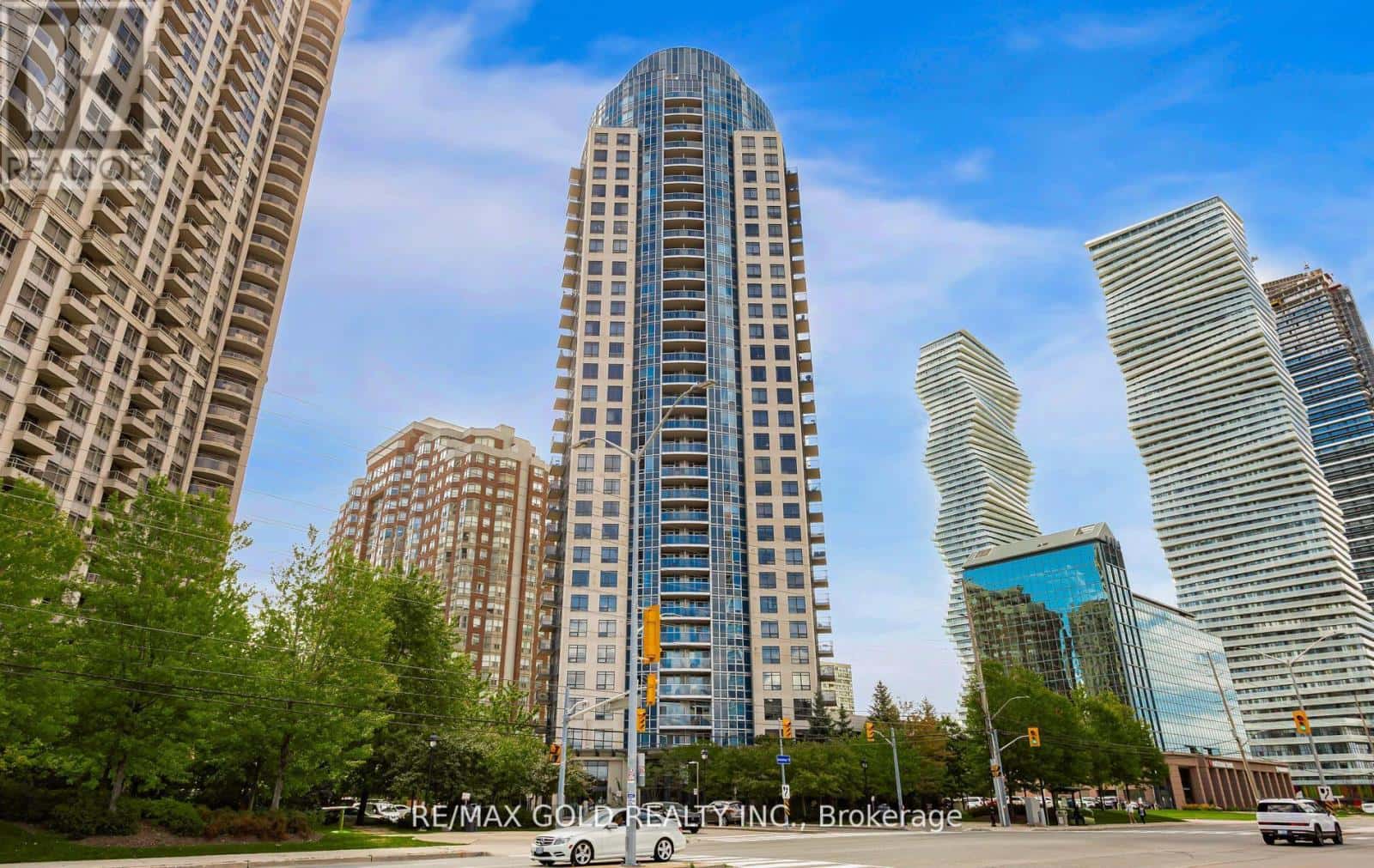 804 - 330 BURNHAMTHORPE ROAD W — Mississauga (City Centre) - Photo 2 of 50