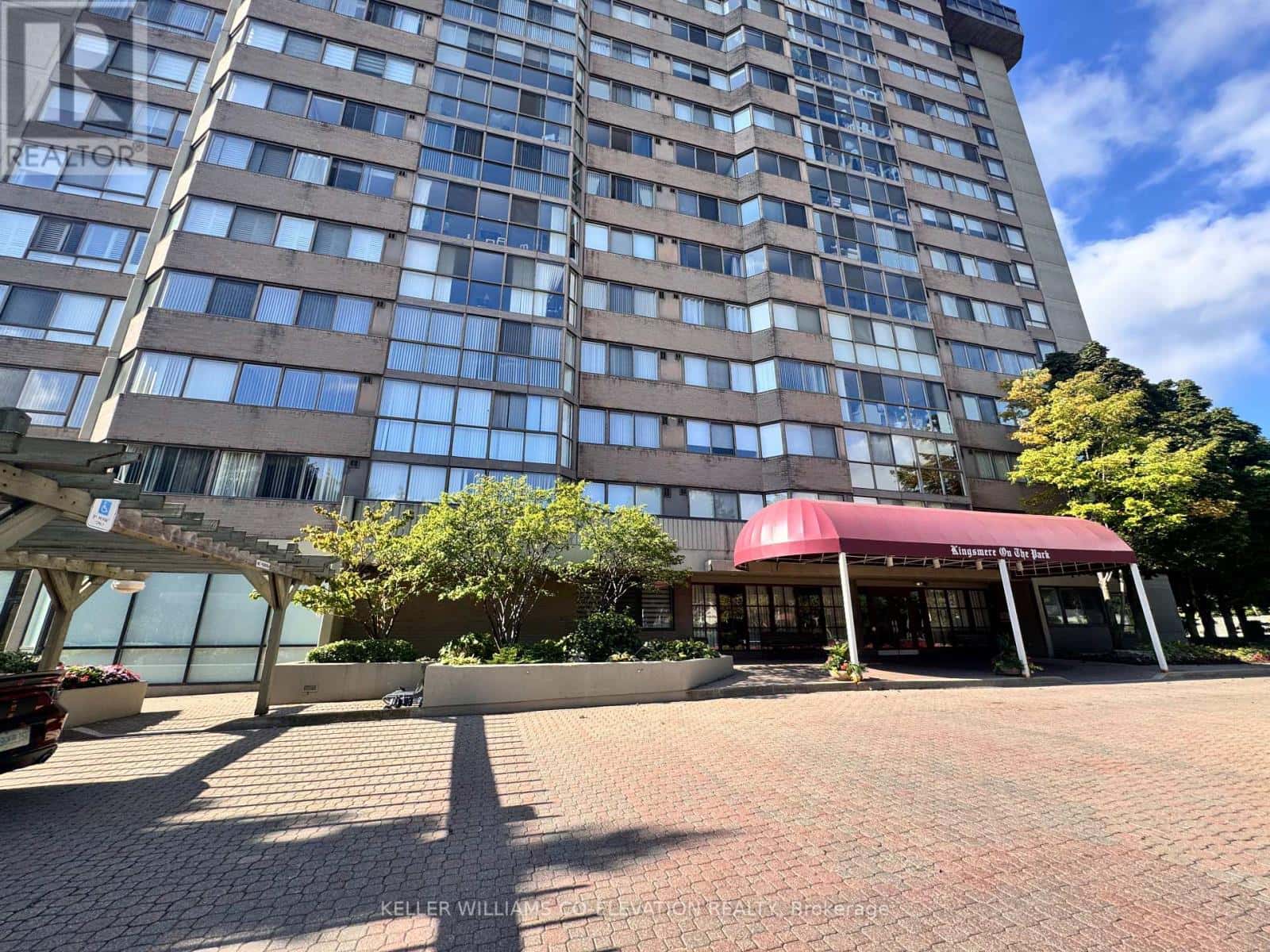 1604 - 880 DUNDAS STREET W — Mississauga (Erindale), Ontario - Photo 2 of 24