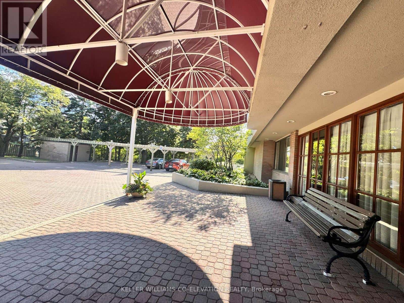 1604 - 880 DUNDAS STREET W — Mississauga (Erindale), Ontario - Photo 4 of 24