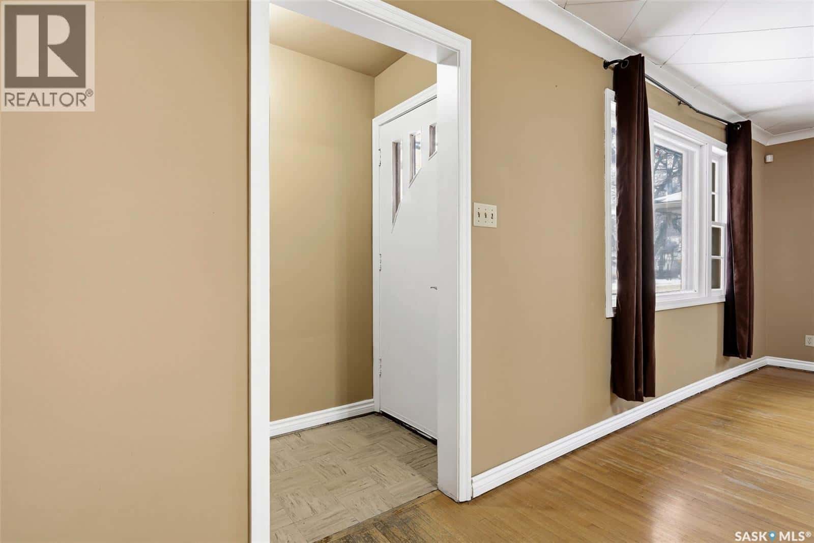 940 Elphinstone STREET — Regina, Saskatchewan - Photo 2 of 31