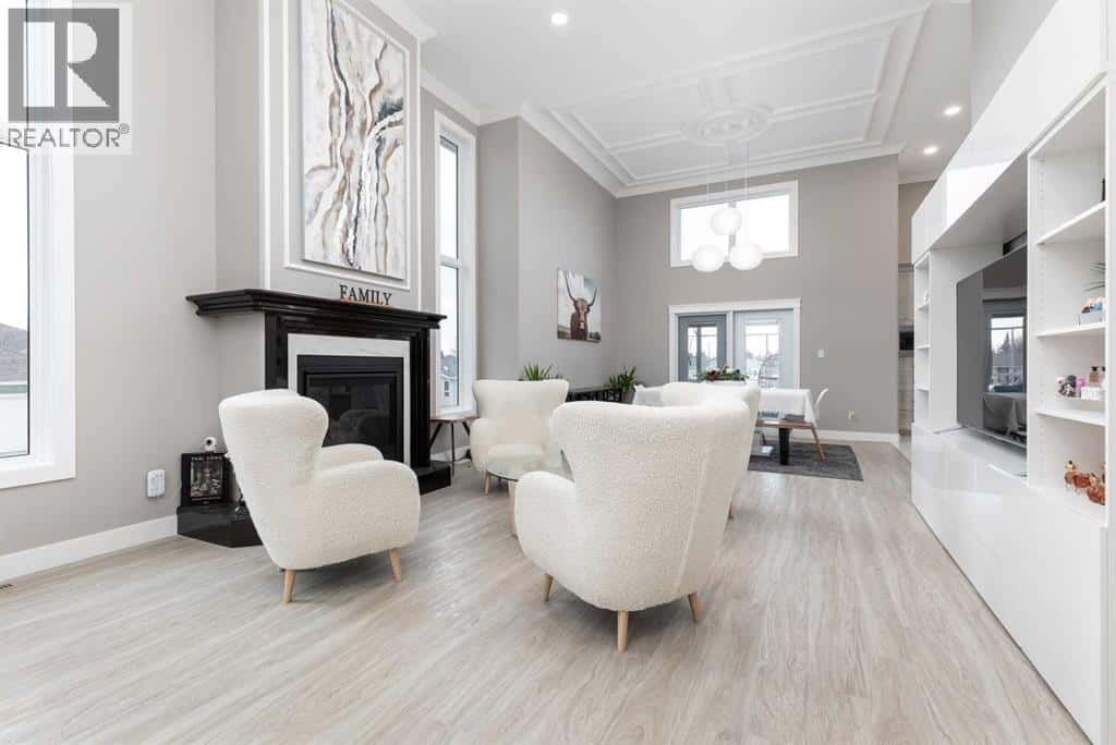 213 Greenwood Road — Coalhurst, Alberta - Photo 4 of 39