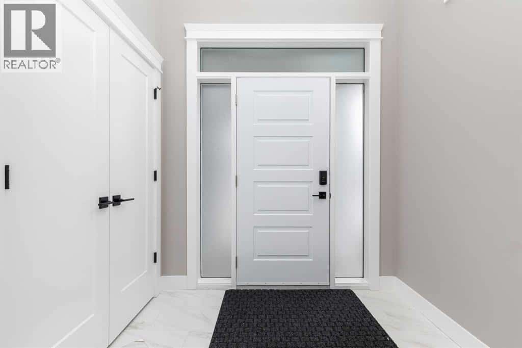 213 Greenwood Road — Coalhurst, Alberta - Photo 2 of 39