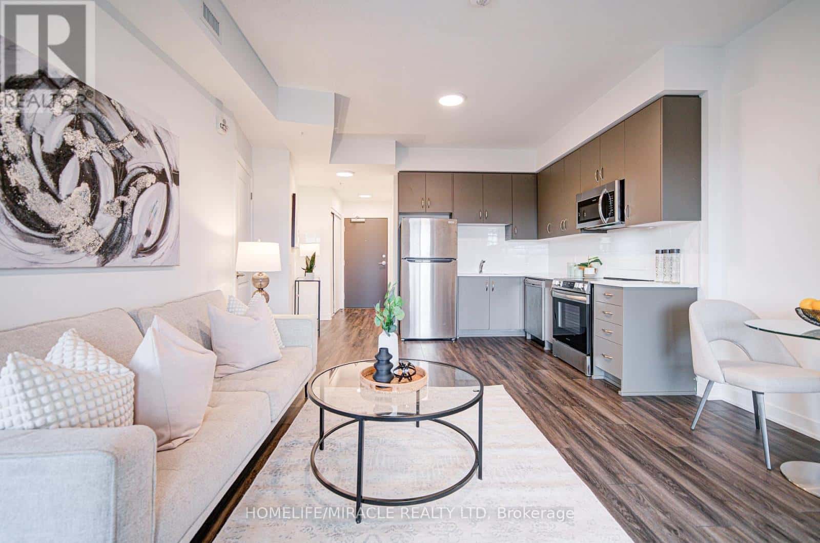 329 - 385 ARCTIC RED DRIVE — Oshawa (Windfields), Ontario - Photo 2 of 28