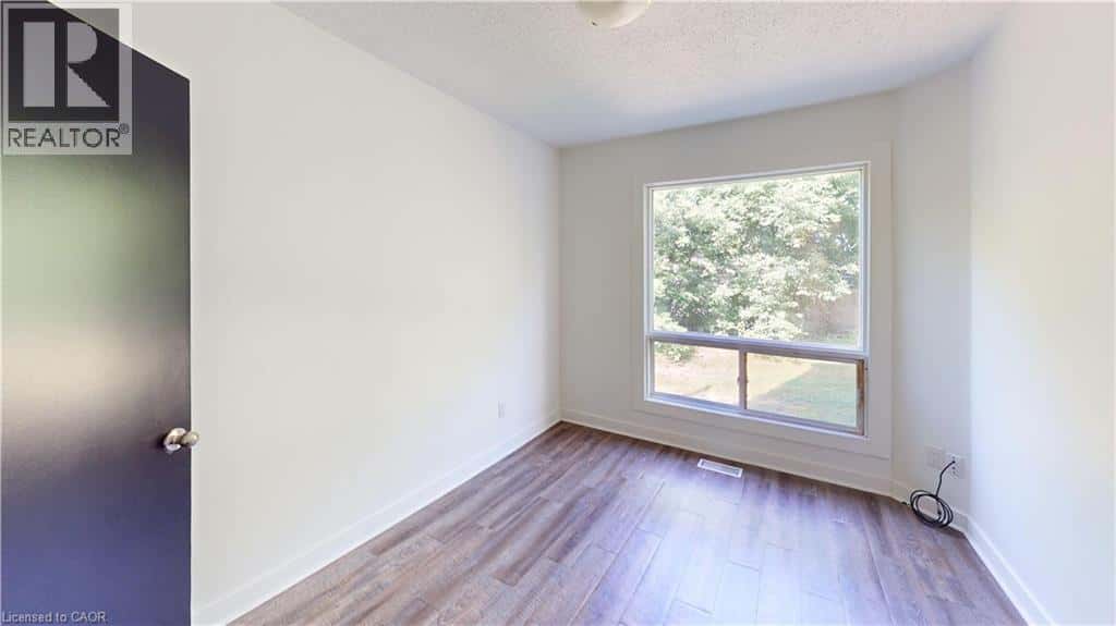 Kitchener — Kitchener - Photo 4 of 7