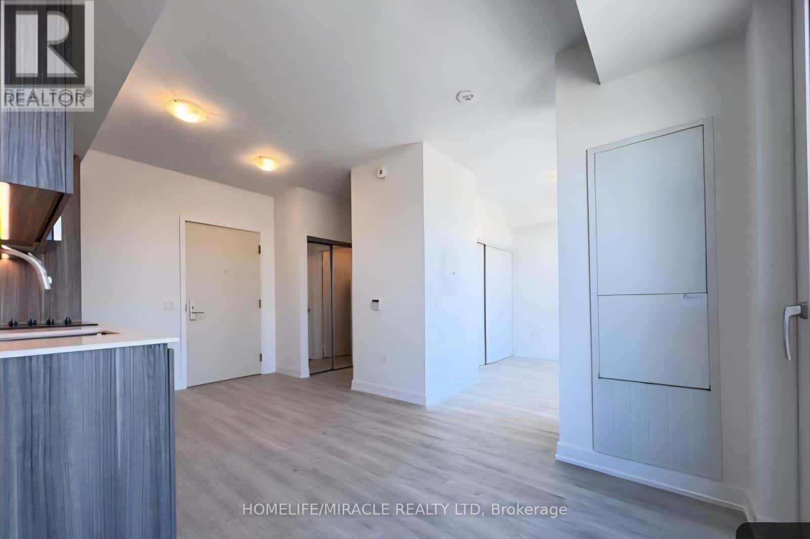 Toronto (Waterfront Communities) — Toronto (Waterfront Communities) - Photo 3 of 10