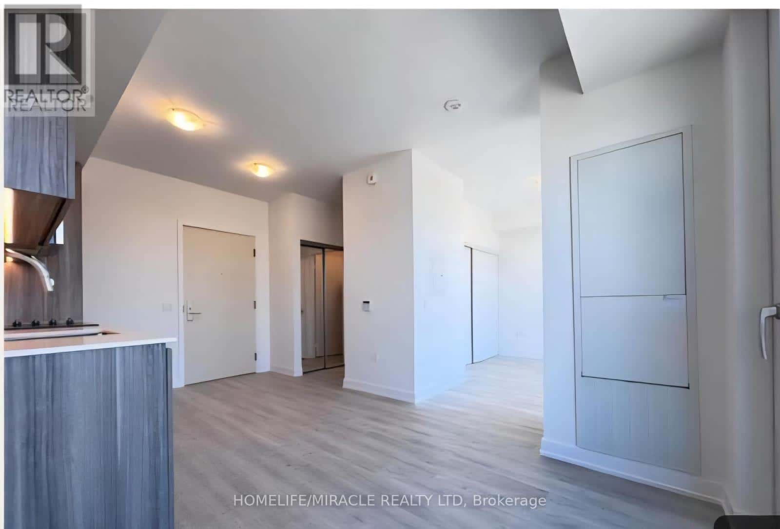 Toronto (Waterfront Communities) — Toronto (Waterfront Communities) - Photo 4 of 10