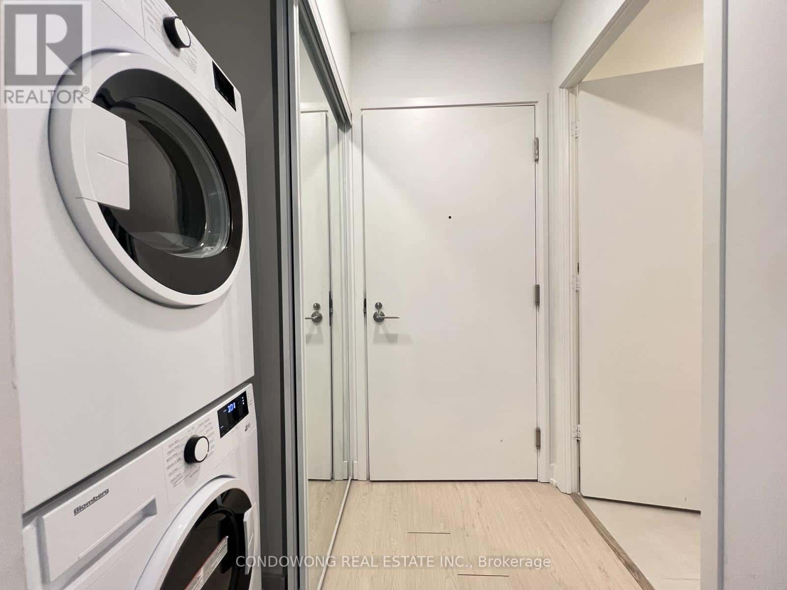 Toronto (Church-Yonge Corridor) — Toronto (Church-Yonge Corridor) - Photo 2 of 13