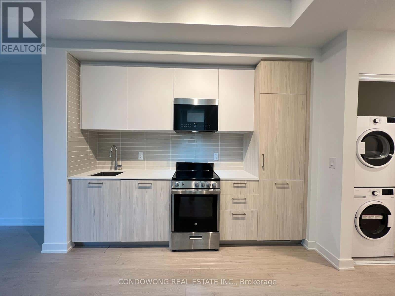 Toronto (Church-Yonge Corridor) — Toronto (Church-Yonge Corridor) - Photo 3 of 13