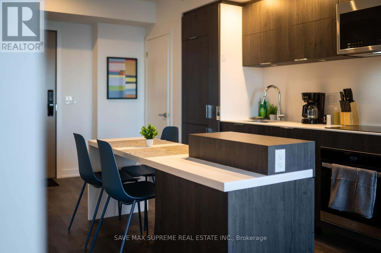 1406 - 370 MARTHA STREET — Burlington (Brant), Ontario - Photo 2 of 18