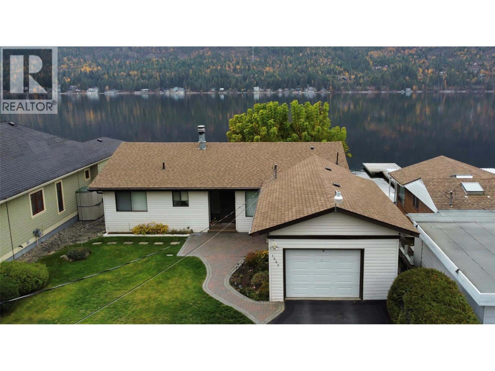 1995 Kelly Court — Christina Lake, British Columbia - Photo 4 of 23