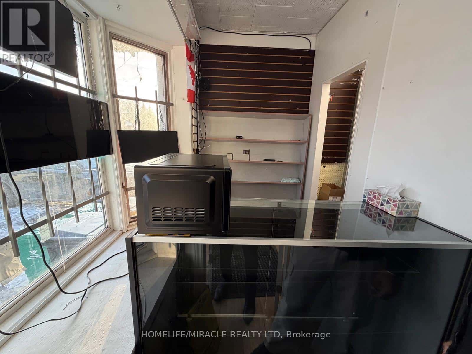 Kitchener — Kitchener - Photo 2 of 18